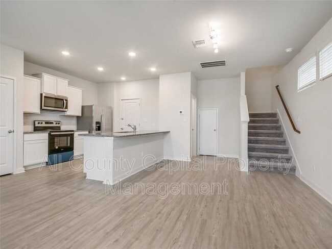 Photo - 605 W South St
