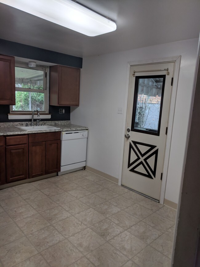 kitchen - 112 Bellanca Ave