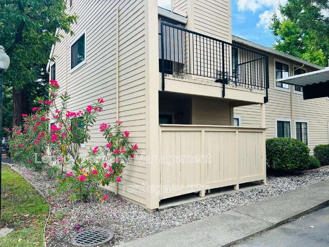 Photo - 7445 Auburn Oaks Ct Unit Apt K