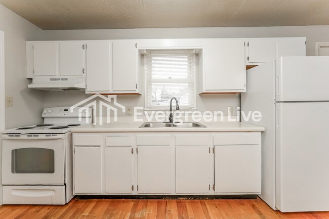 Photo - 808 Gordon St