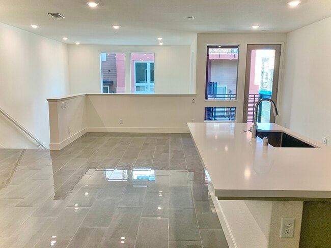 Photo - 5587 Barrel Ave Unidad 5587
