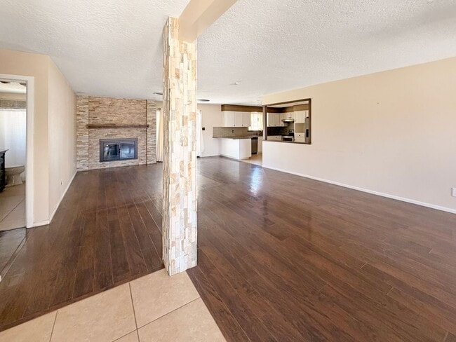 Photo - 200 W Rojo Dr