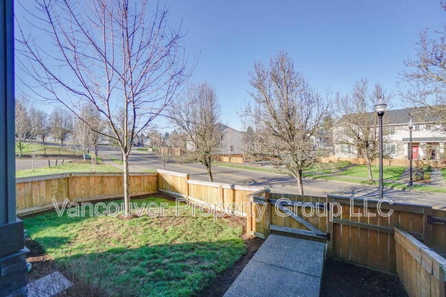 Photo - 2001 NE 4 Seasons Ln