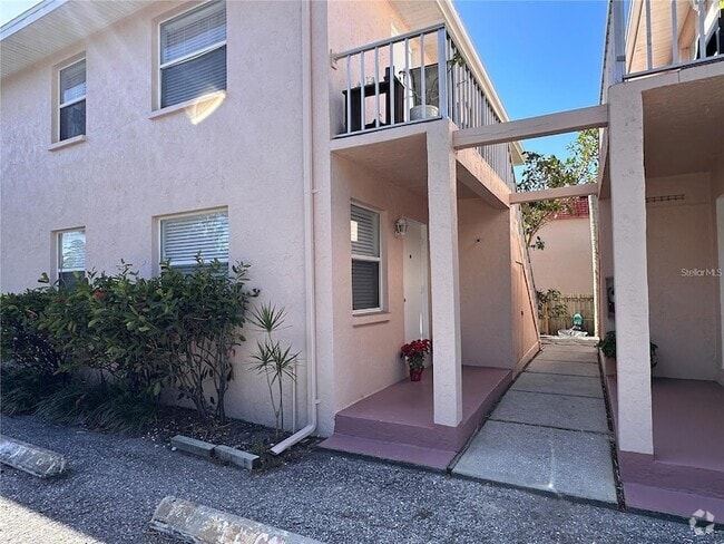 Building Photo - 1630 Redwood St Unit B-1 Rental
