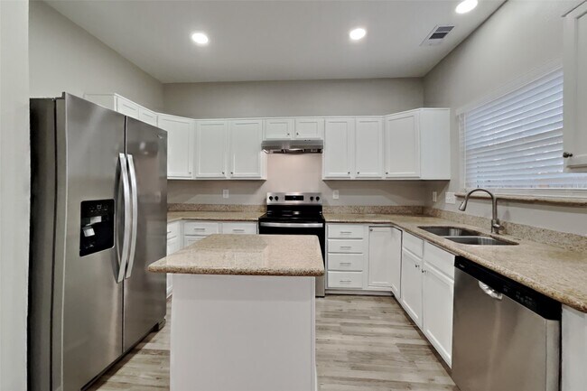 Photo - 21338 Wildcroft Dr