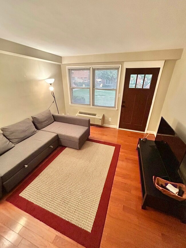 Photo - 2036 N Woodrow St Unit 3