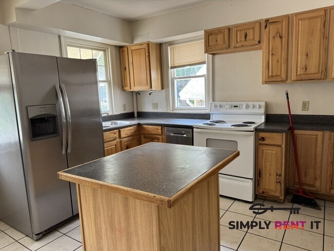 Photo - 4 Bedroom House Near Campus