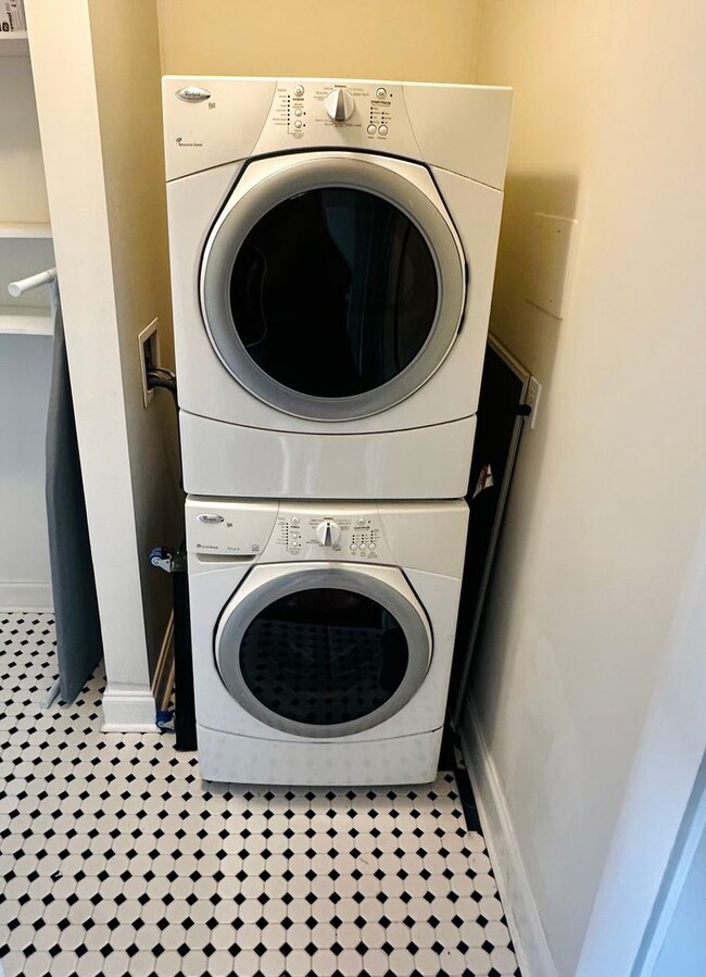 Photo - 1841-1843 Edgeland Ave Unit 1841 Edgeland Ave