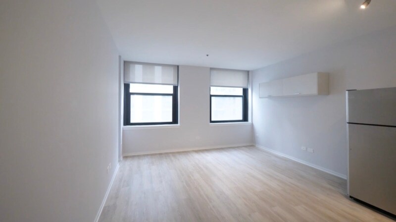 Photo - 176 N Wells St