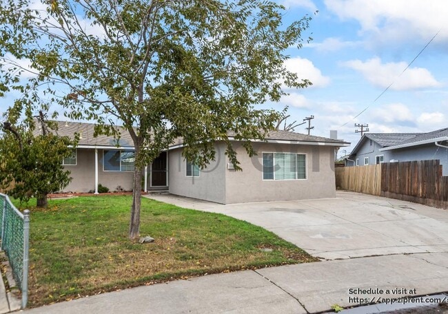 Photo - 451 Helen Ave