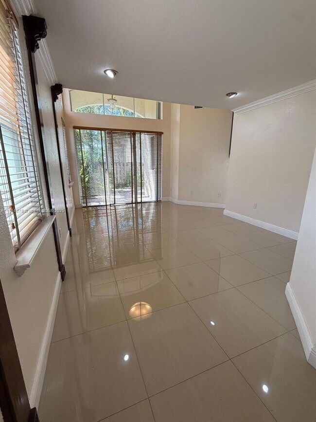 Photo - 5500 NW 113th Ct