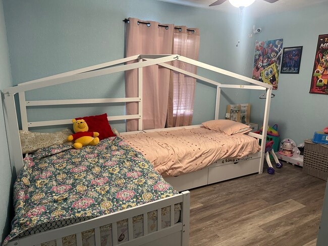 Photo - 430 Center Way