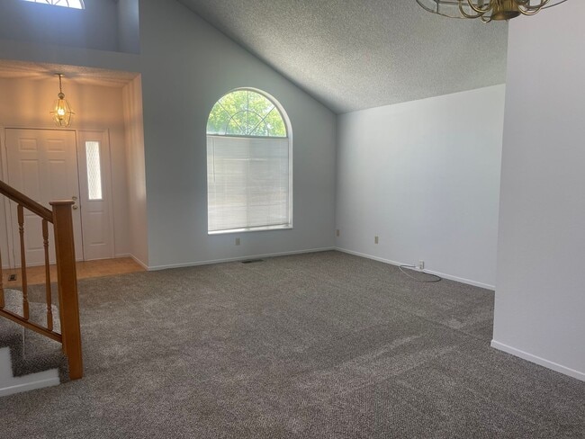 Photo - Lakeside area 3 bedroom, 2.5 bath home