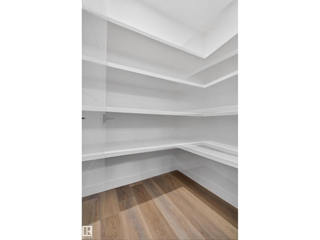 Photo - 5213-104A 104a St NW