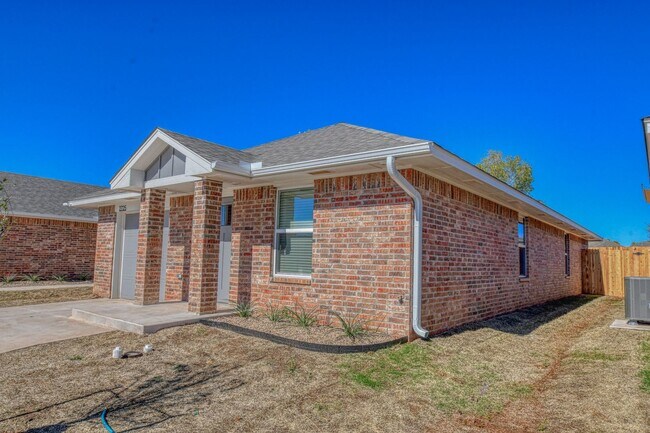 Photo - New Construction in Varenna Landing! Storm shelter and lawn care included!