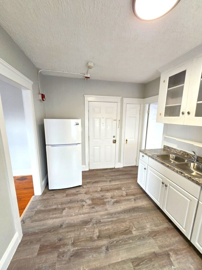 Photo - 161 Montgomery St Unidad 8