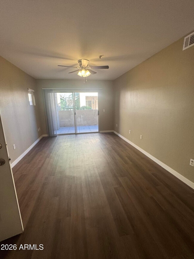 Building Photo - 1295 N Ash St