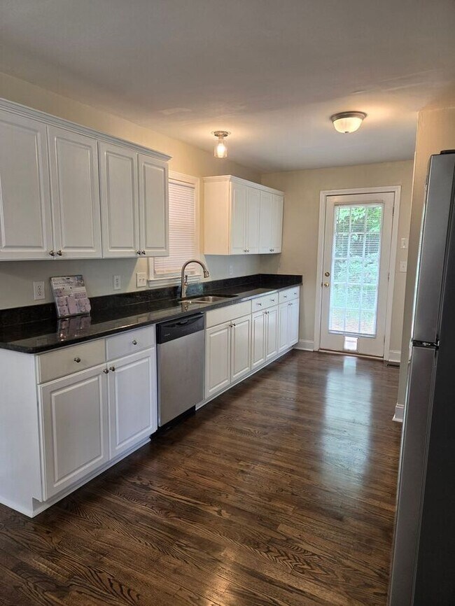 Photo - 5215 Redwood Dr