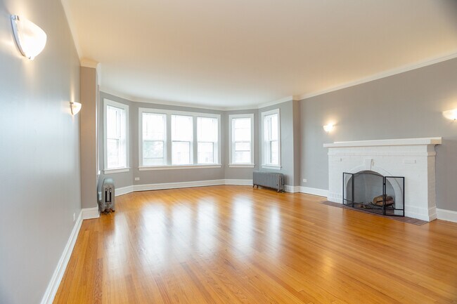 Living room - 7555 N Claremont Ave Apartments