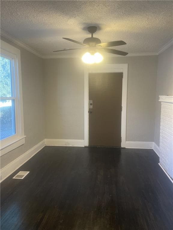 Photo - 346 Tazor St NW