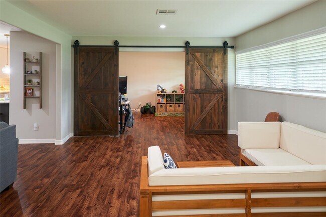 Building Photo - 5503 W Bellfort Ave