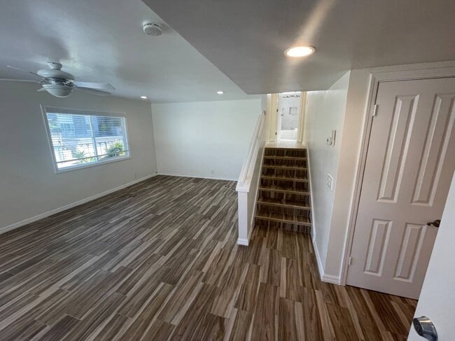 221 W Escalones