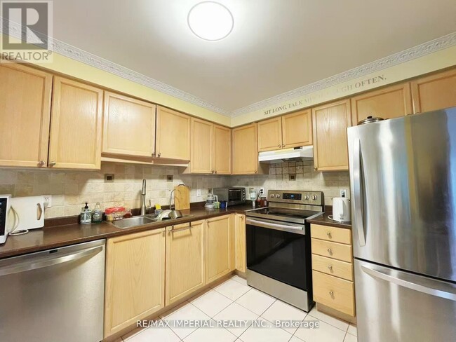 Photo - 2955 Thomas St