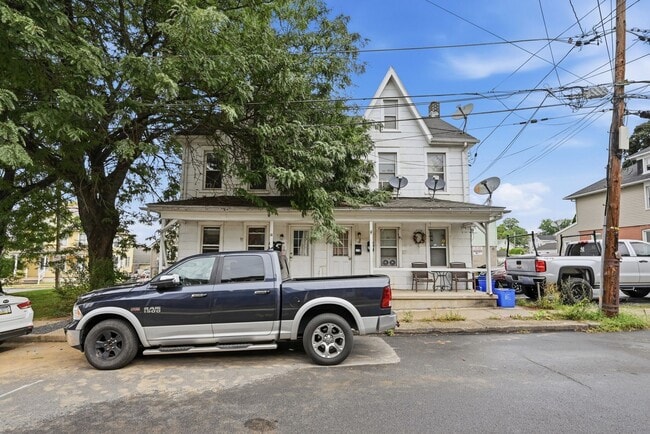 Building Photo - 2223 Forest St Unit 2