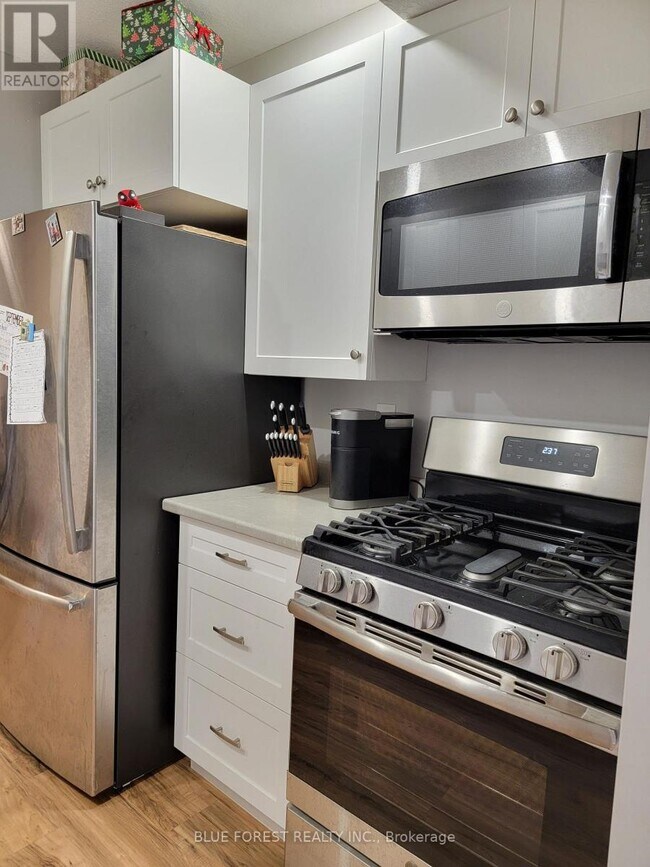 Photo - 801 Osgoode Dr