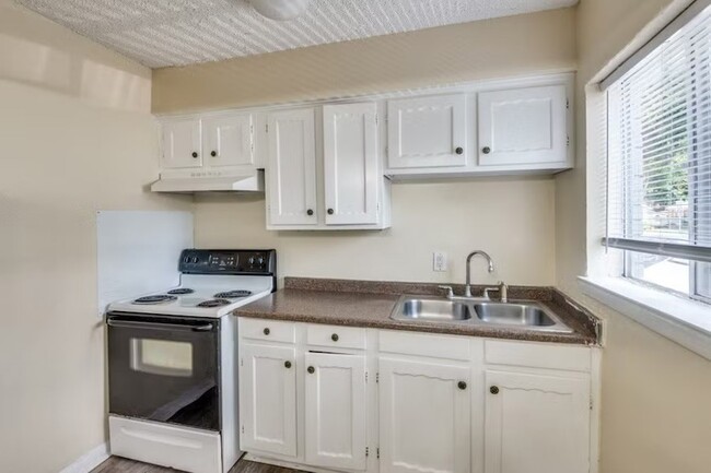 Building Photo - 512 S Delaware St Unit 5 Rental