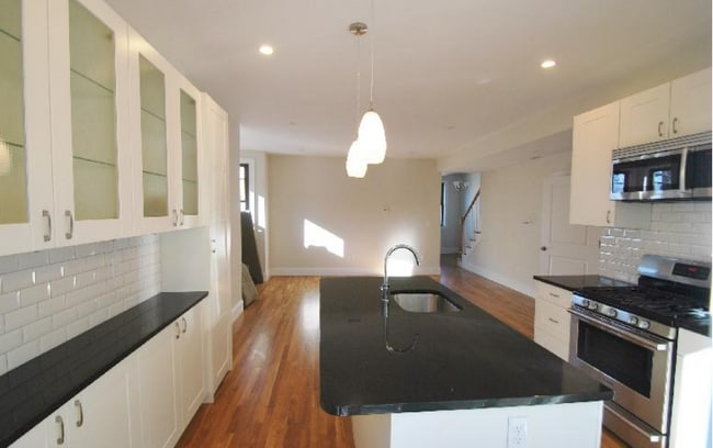 Photo - 143 Marcella St