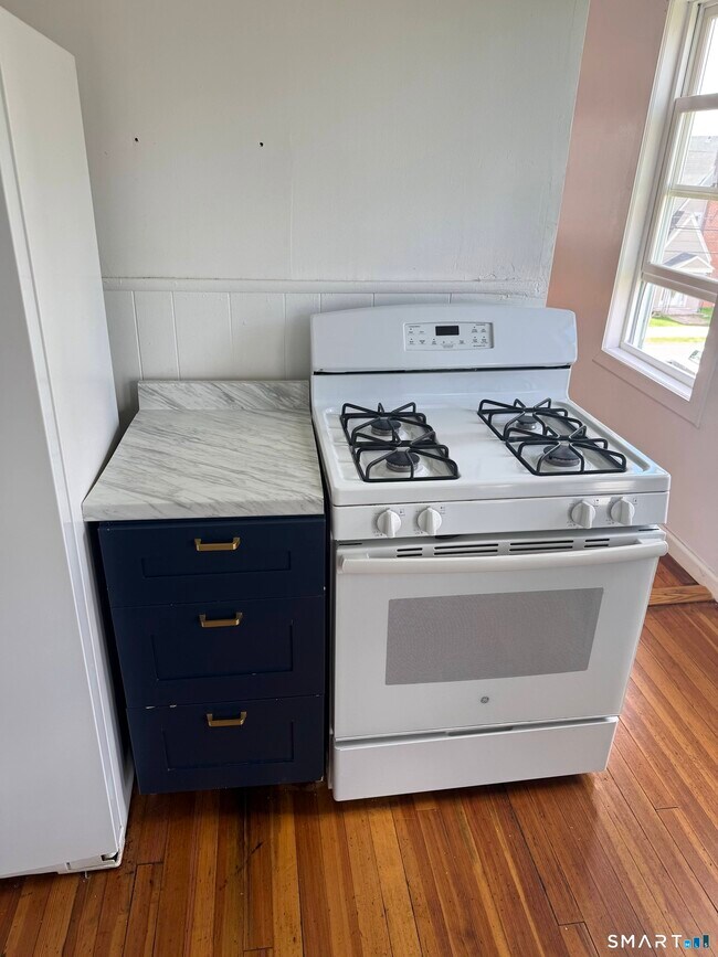 Photo - 610 Hawley Ave