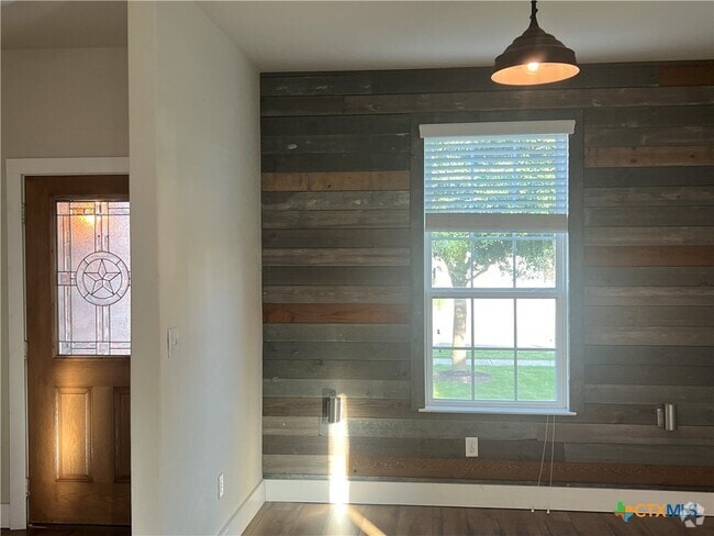 Building Photo - 146 Texas Thistle Rental