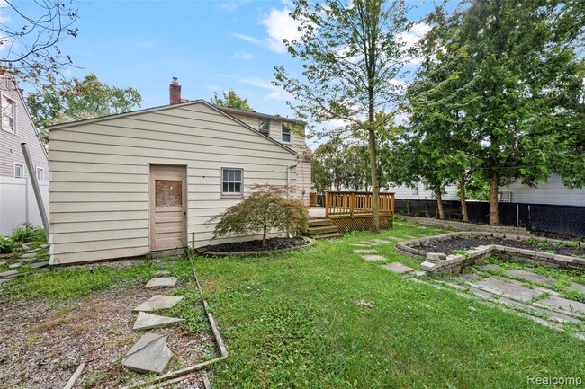 Photo - 1674 Eaton Rd