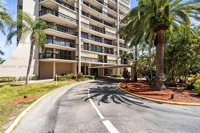 Photo - 2425 Presidential Way Unidad PH1