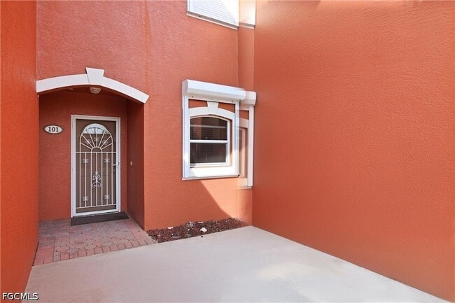 Photo - 728 Victoria Dr Unit 101