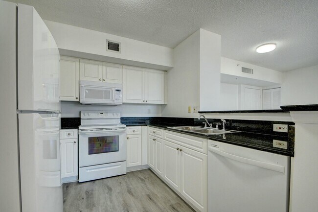 Photo - 651 Okeechobee Blvd Unit 809