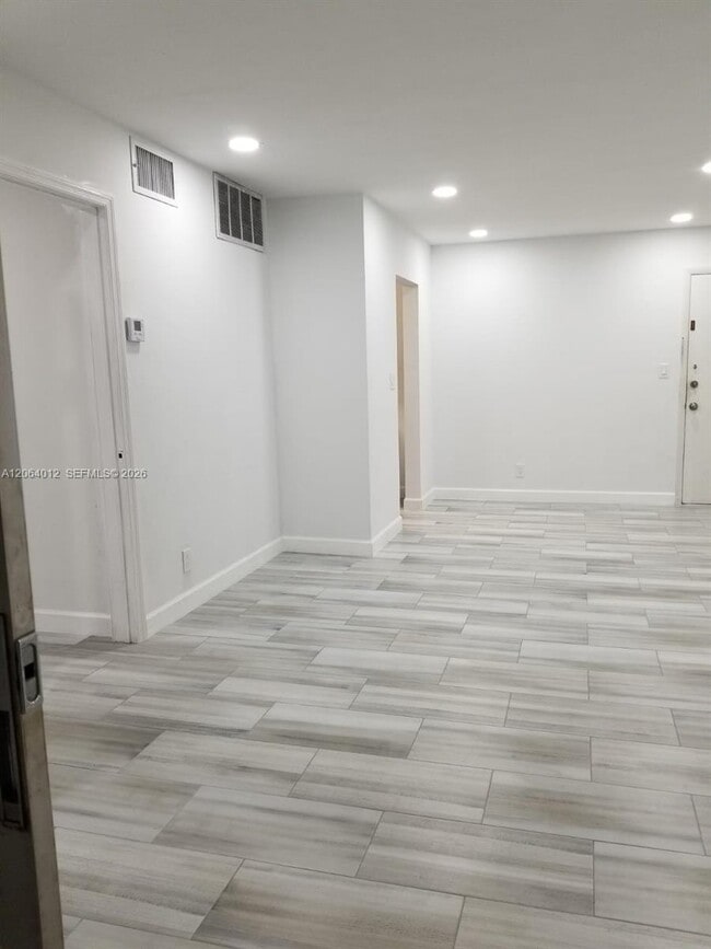 Photo - 2990 NE 16th Ave Unidad 105
