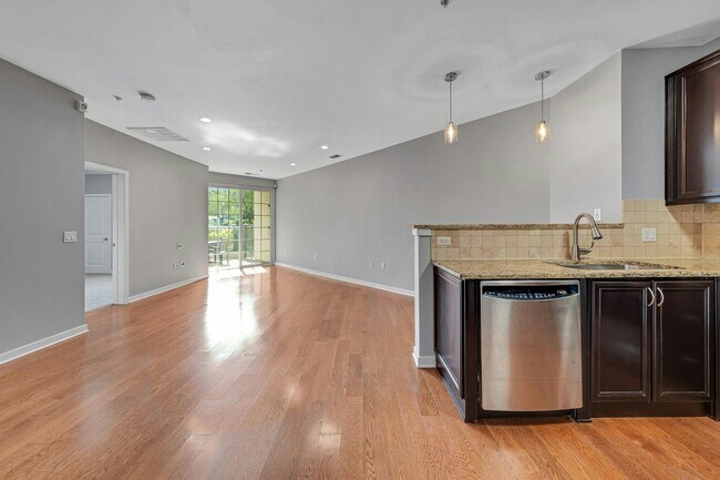 Photo - 443 2nd St Unidad 203