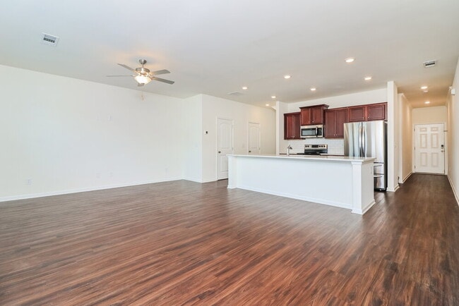 Photo - 410 Ruths Blvd