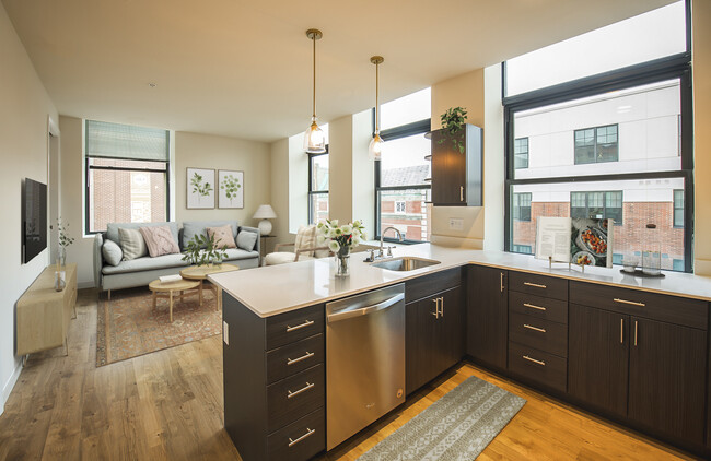 Building Photo - MKT South Rental