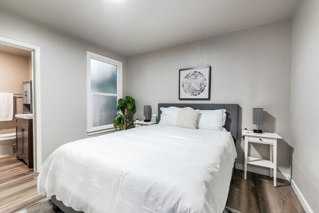 1818 Court F Unit SI ID1045871P