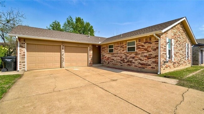 Building Photo - 4 Bed 2 Bath-South Gate Addition of Moore, OK