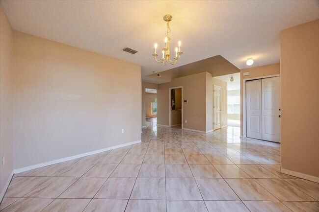 Photo - 163 Jocelyn Dr