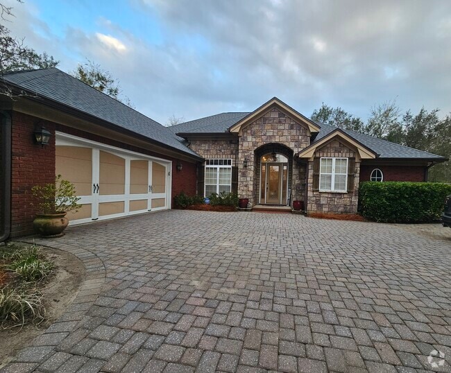 Building Photo - Lake Merial Rental
