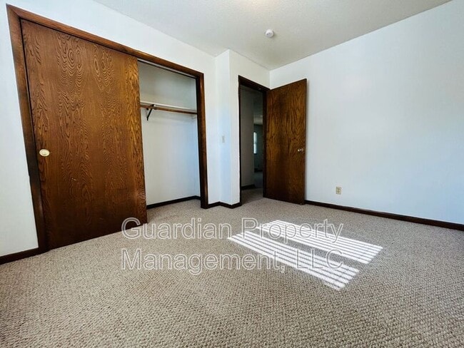 Photo - 1135 N College Dr