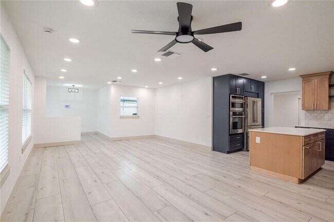 Photo - 4712 W Bay Ave