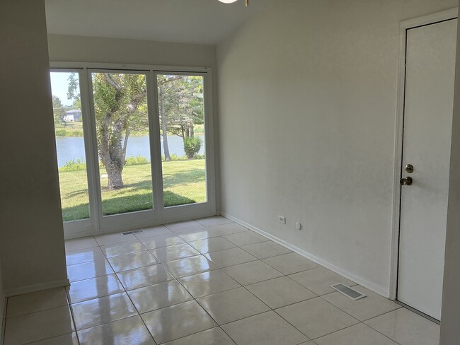 Photo - 1930 N Lakeside Plaza