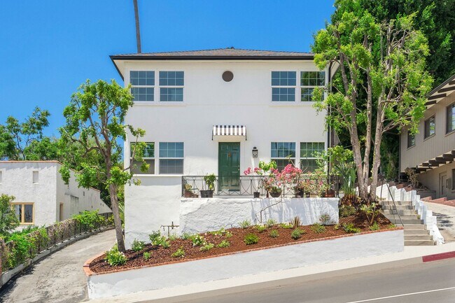 Photo - 2053-2067 N. Argyle Ave