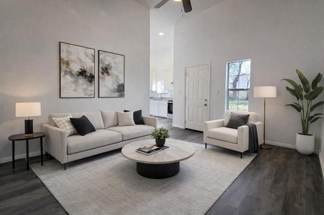 Photo - 415 W 7th St